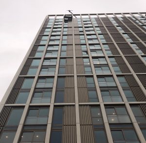 монтаж на еталбонд - сграда 8