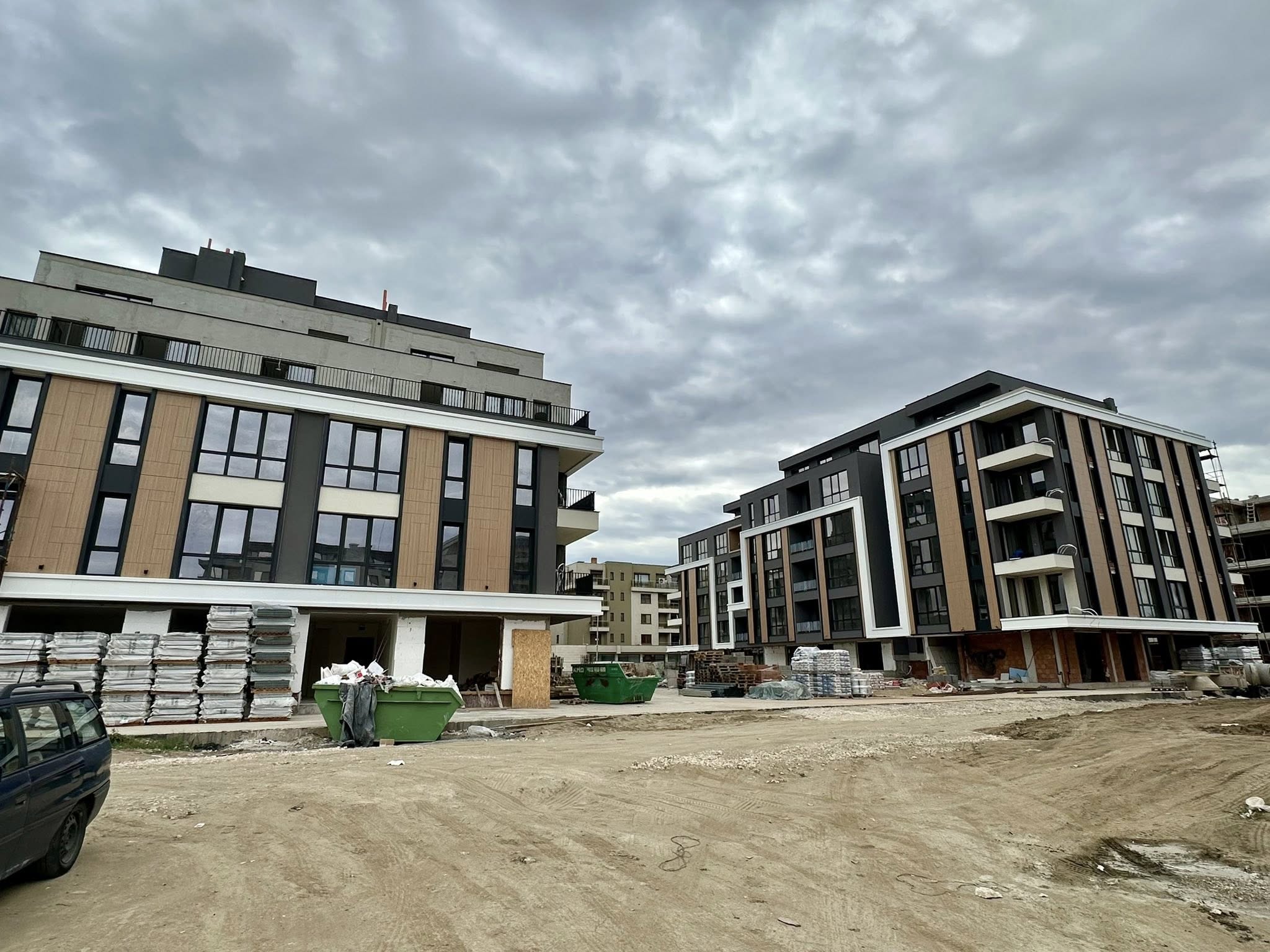 Вентилируема фасада с алуминиеви композитни панели и HPL – Marica Park Пловдив